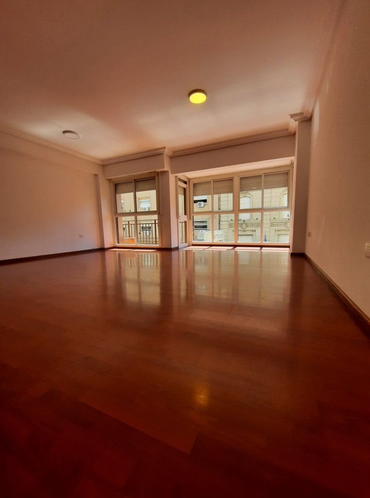 Departamento tres dormitorios en venta en Estomba 110